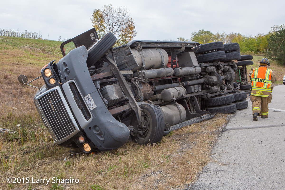Long Grove FPD 10-15-15 semi truck roll over at NB IL-53 ramp to WB Lake Cook Road shapirophotography.net Larry Shapiro photographer 